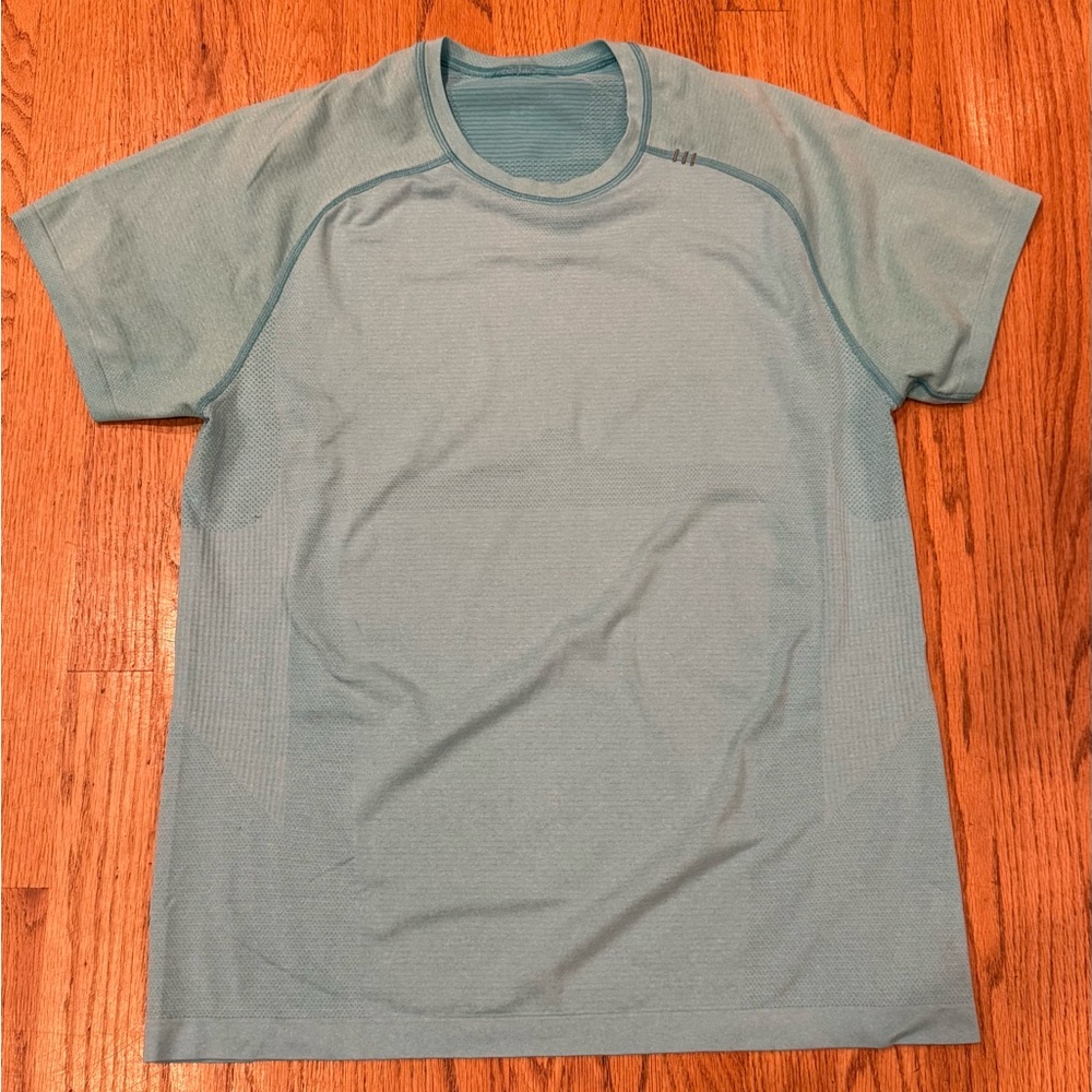 Lululemon men’s shirt sleeve metal tech large teal blue green coloring shirt